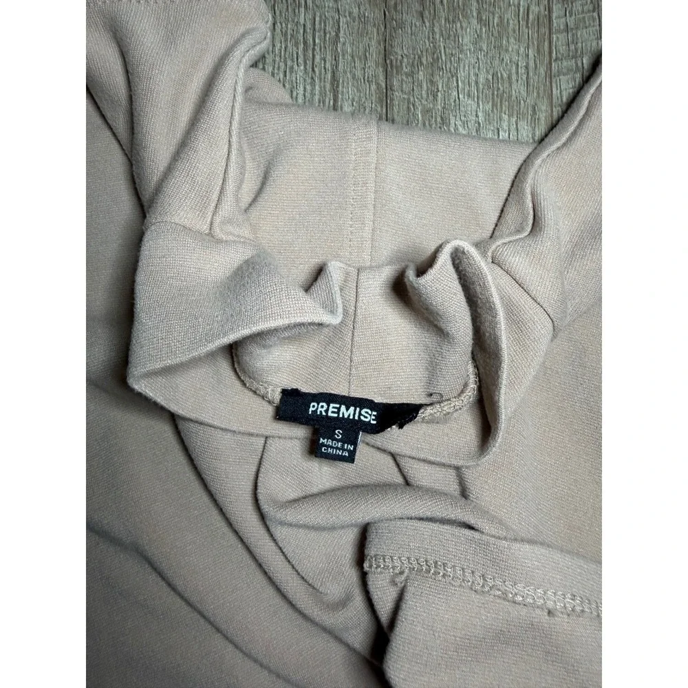 Premise Women's Tan Mock Neck Sleeveless Shell Top‎ Curved Hem Size Small
